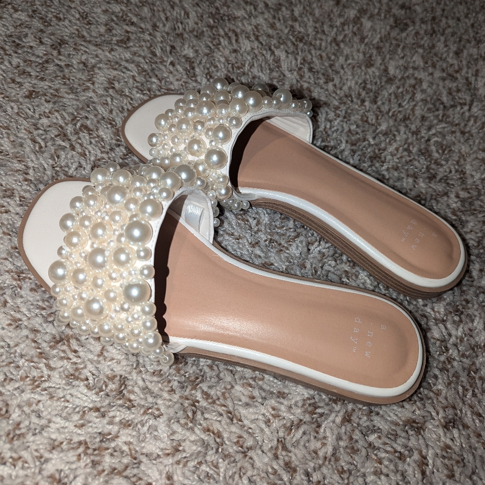 White pearl shoes, 7.5